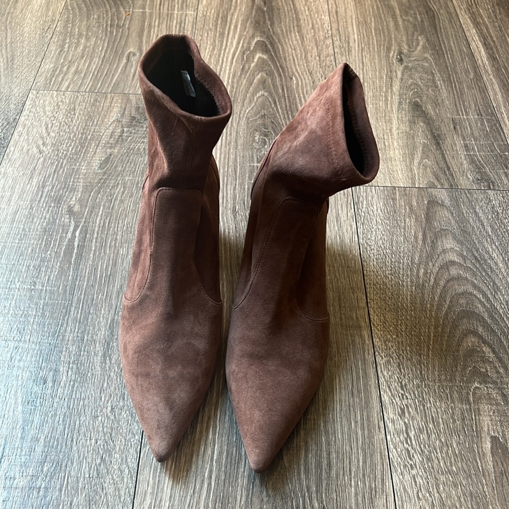 Stuart Weitzman Yuliana Suede pointed toe booties - Picture 2 of 9